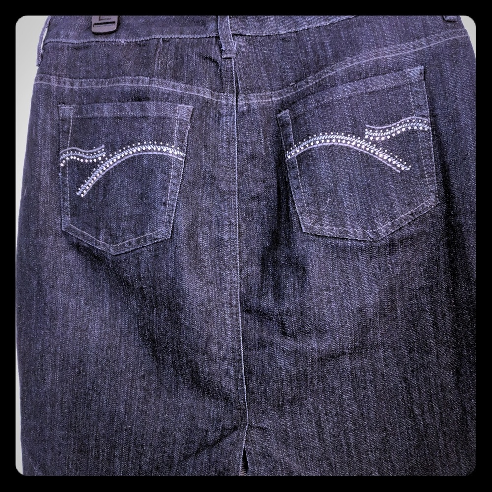 Gloria Vanderbilt skirt dark denim